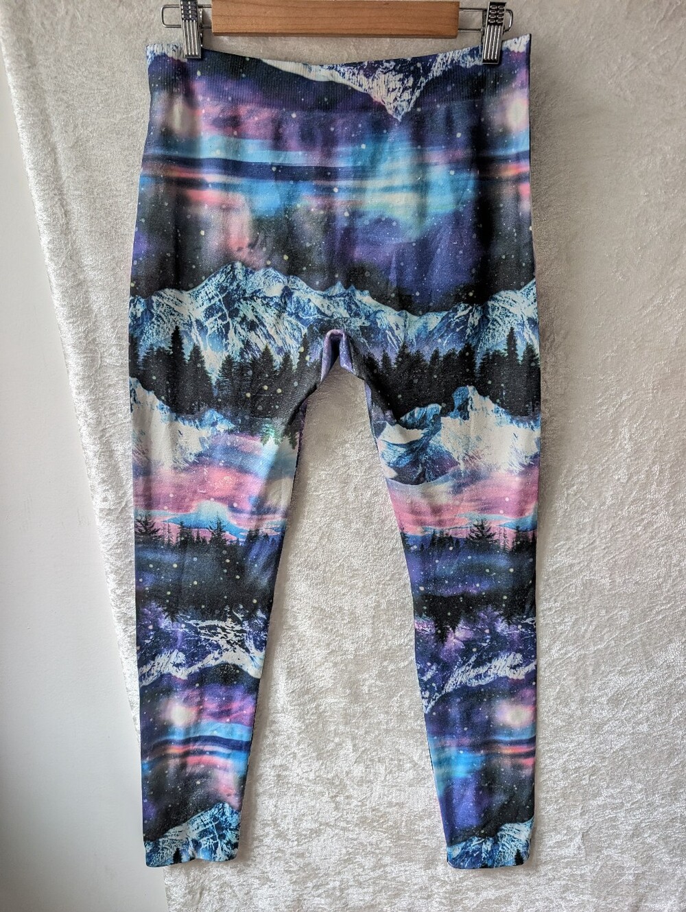 No Boundaries Night Sky Aurora Snowy Mountains Trees Graphic Printed Leggings